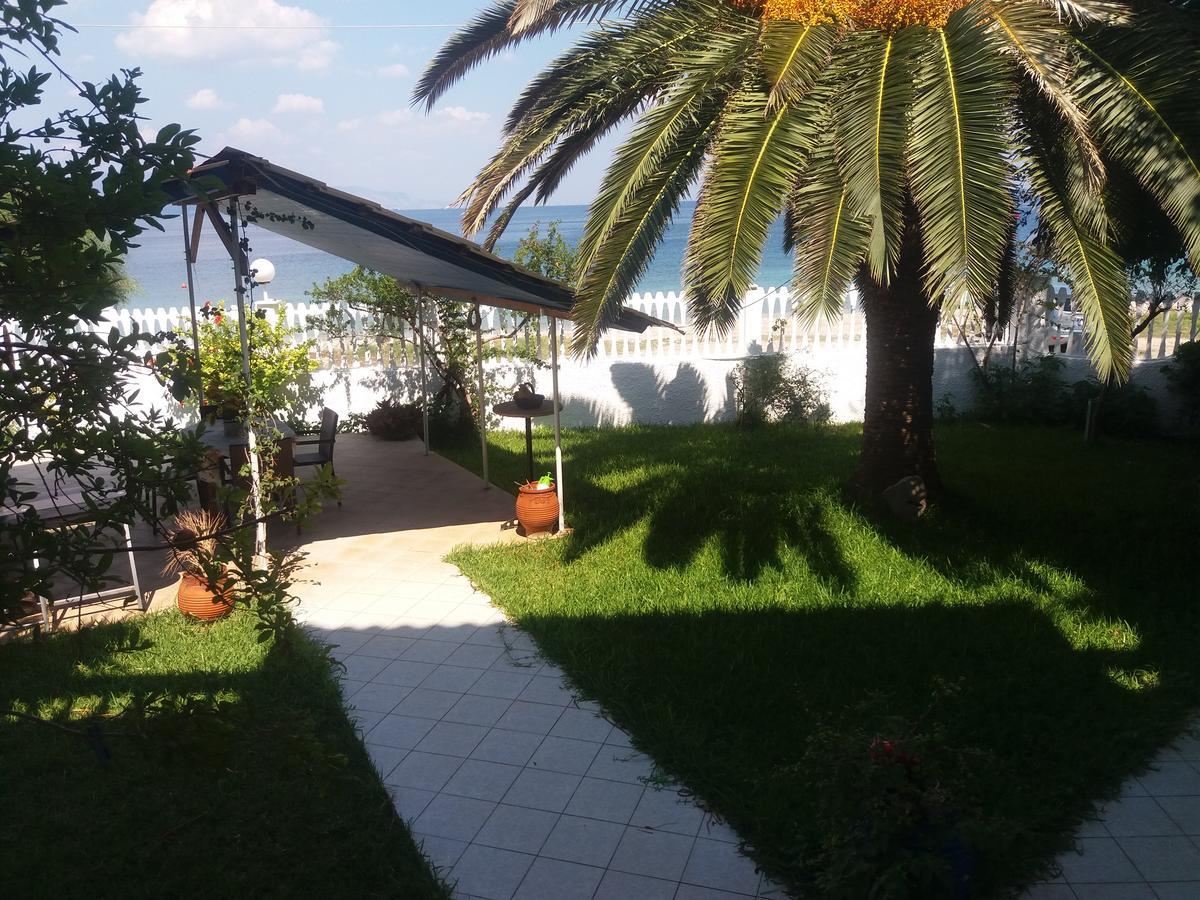Villa Per Mare Loutra Oraias Elenis Esterno foto